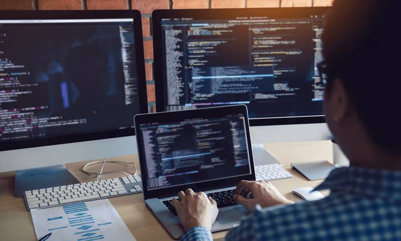 数据科学选型:R与Python如何赋能襄城县网站建设?